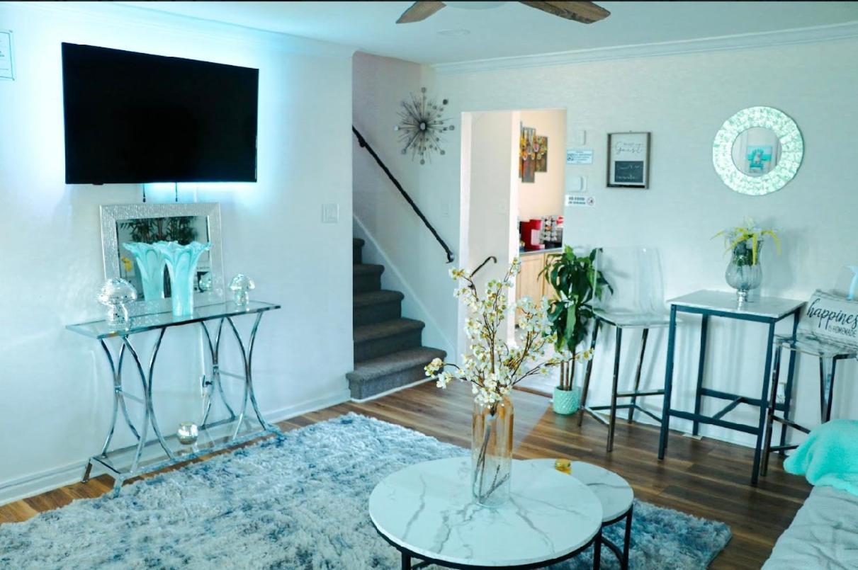 Stylish Cozy Quiet Family Retreat And Romantic Getaway Sleeps Up To 7 With Fast Wifi, Free Parking, Work Station, Alexa Enabled, Fenced In Backyard For Pets Grill Party Patio, Porch, Beach, Canal, Stadium,Boardwalk Restaurants, And Much More! Atlantic City Exterior foto