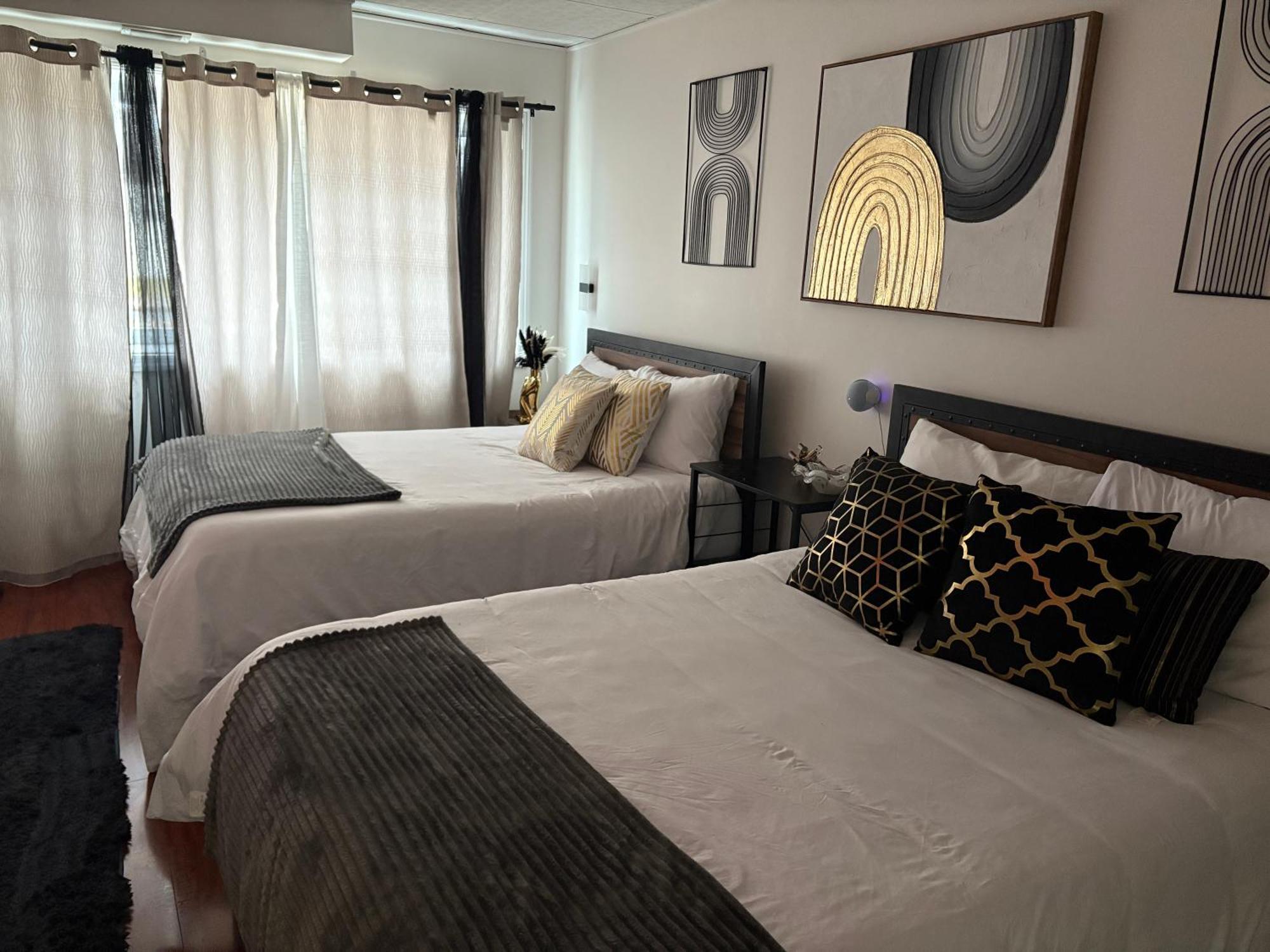 Stylish Cozy Quiet Family Retreat And Romantic Getaway Sleeps Up To 7 With Fast Wifi, Free Parking, Work Station, Alexa Enabled, Fenced In Backyard For Pets Grill Party Patio, Porch, Beach, Canal, Stadium,Boardwalk Restaurants, And Much More! Atlantic City Exterior foto